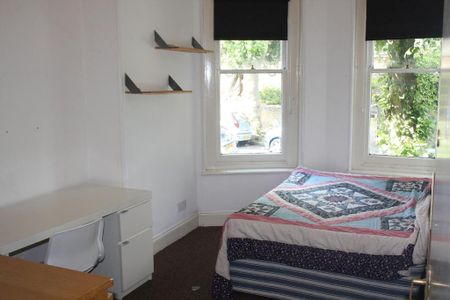 3 bedroom flat to rent - Photo 3