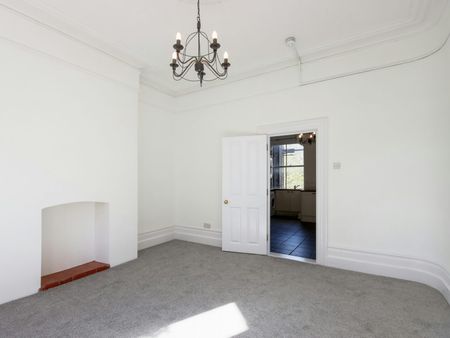 Flat to rent on - Photo 5