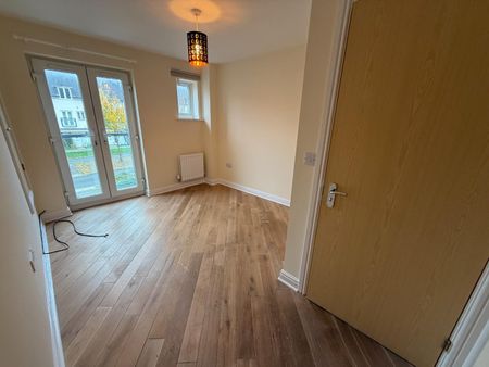 3 Bed House - Terraced - Photo 5