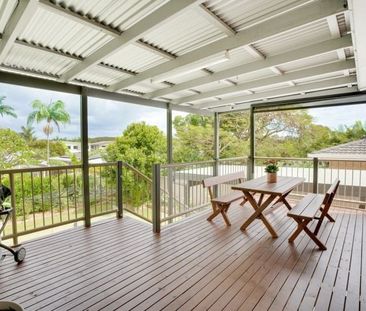 Secure Family Home in the Heart of Southport ! - Photo 3