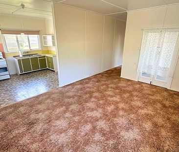 Charming Lowset Timber Home for Rent - new flooring throughout hous... - Photo 1