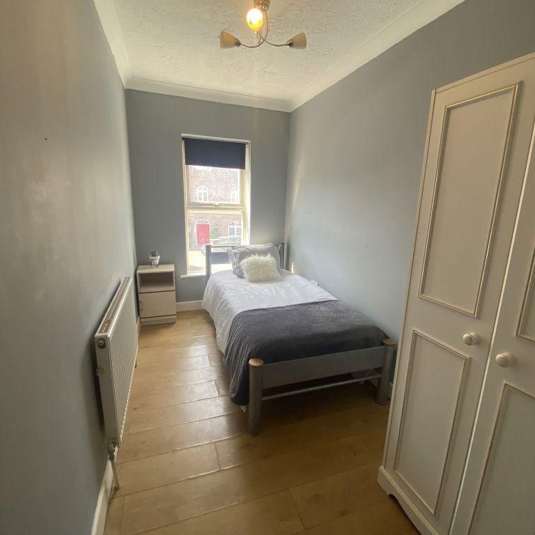 1 bedroom in a house share to rent - Photo 1