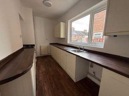 2 bedroom terraced house to rent - Photo 4