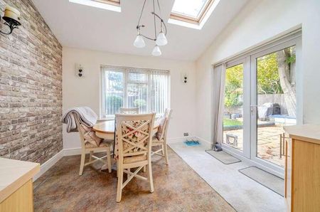 Tudor Drive, Yateley, Hampshire, GU46 - Photo 4