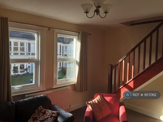 1 bedroom in a flat share to rent - Photo 1