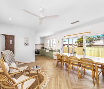 Spacious Coastal Home in Booker Bay – 4 Bed | 3 Bath - Photo 2