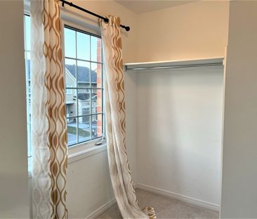 For Lease - 39 DUNDALK Private, Barrhaven, Ontario - Photo 2