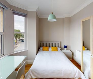 8 bedroom flat to rent - Photo 1