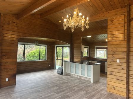 Spacious 4-Bedroom Family Home in Henderson Valley - Photo 4