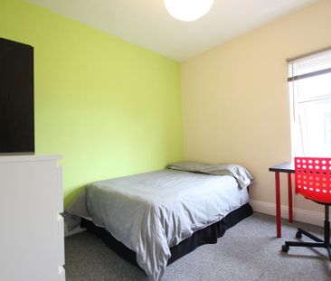 4 bedroom semi-detached house to rent - Photo 5