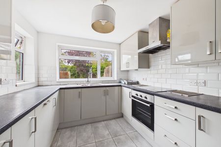 4 bedroom House in Cadwell Drive, Maidenhead - Photo 5