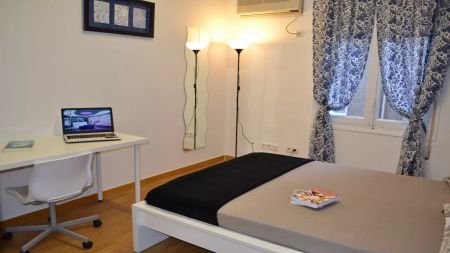 Rooms for rent in 9-bedroom apartment in Almagro, Madrid - Foto 4