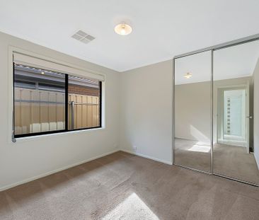 Large Modern Family - 20 Minutes to CBD - Photo 5