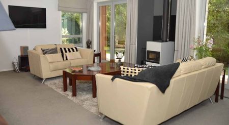 Hilltop Home - Photo 4