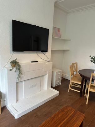 8 bedroom house to rent - Photo 1