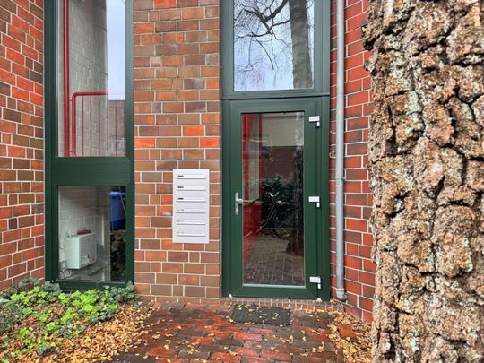 Renovierungsbedürftige 3ZKB-Maisonettewohnung in zentraler Lage der Blumenstadt Wiesmoor - Photo 1