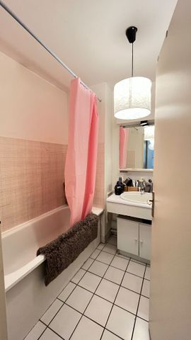 Location Appartement 2 pièces 62m² LILLE 59000 - Photo 5