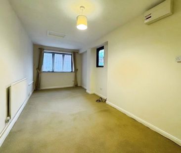 4 bedroom detached house to rent - Photo 2