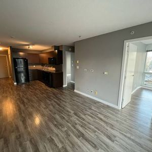 **Large 2 Bed, 2 Bath Next to Skytrain** - Photo 2