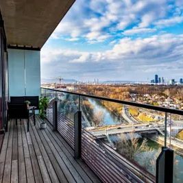 Exklusives Wohnen mit Panorama über Wien: Neuwertige 2-Zimmer-Wohnung mit Balkon in der 15. Etage - Photo 3
