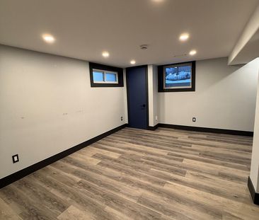 48 Alma Street North - Photo 1