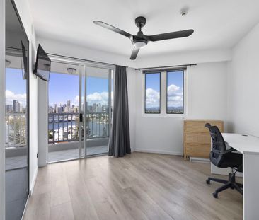 Furnished 13th floor apartment with river and skyline views - Photo 4