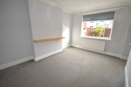 Rocklands Avenue, Bebington - Photo 2