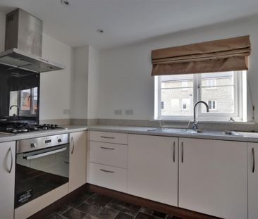 Swangrove Gardens, Tuffley, Gloucester - Photo 2