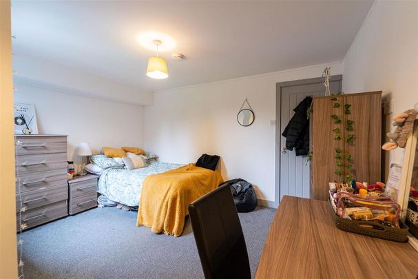 6 bedroom house to rent - Photo 1