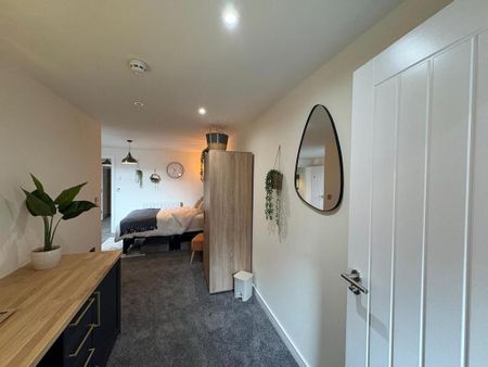 1 bedroom in a house share to rent - Photo 2