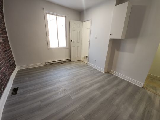 Appartement d’une chambre rénové, semi-meublé. - Photo 1