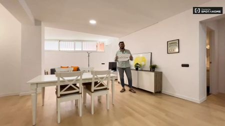 Rooms for rent in 3-bedroom apartment in El Guinardó - Foto 3