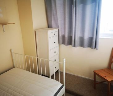 3 bedroom apartment to rent - Photo 4