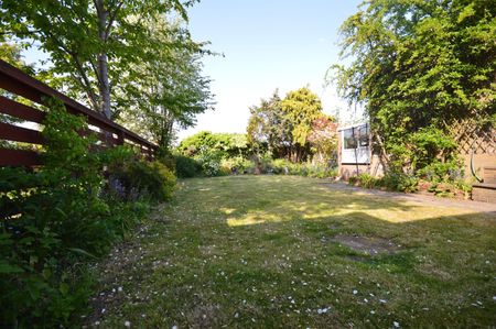 3 Bed Bungalow, Kensington Drive, IG8 - Photo 5