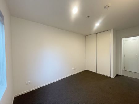 Spacious 2 bedroom apartment next to St Lukes mall - Photo 4
