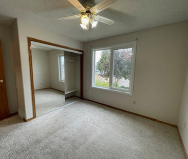 2 Bedroom Main Floor just off 8th Street - Photo 3