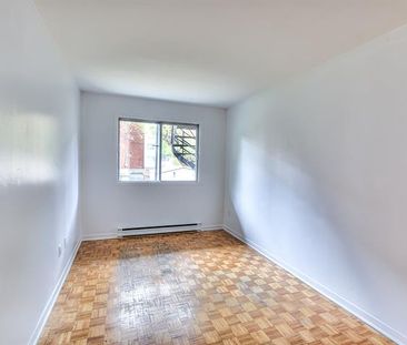 8616 Av. Champagneur - Photo 1