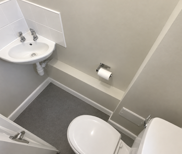 2 bedroom flat to rent - Photo 2