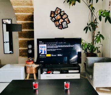 APPARTEMENT T3 EN DUPLEX AVEC COUR ET STATIONNEMENT - Photo 3