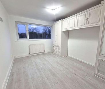 Derwent, Tamworth, B77 - Photo 3