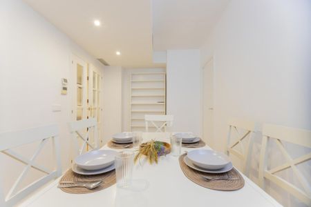 Double Room with Balcony in Valencia - Photo 2