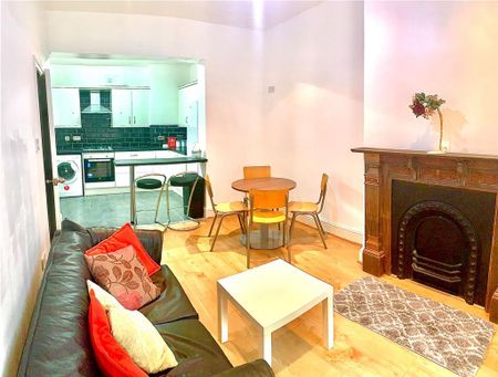 4 bedroom semi-detached house to rent - Photo 5