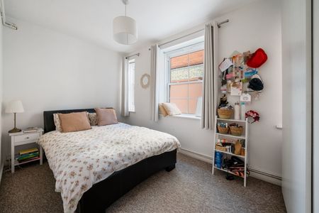 3 Bed Flat, Vauban Estate, SE16 - Photo 4