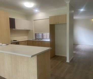 Lovely 3 bedroom renovated home in popular Upper Coomera - Photo 6