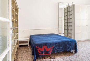 Rif. 772 | bilocale con balcone con vista sulla darsena.