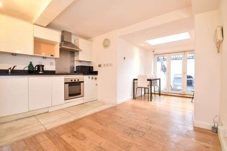 Lee High Road, London, SE12 - Photo 3