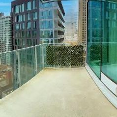 Unité de Coin Lumineuse au Cœur du Centre-Ville de Montréal - Photo 4