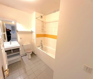 Location Appartement 1 pièce 36m² PARIS 19ème - Photo 3