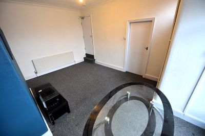 2 bedroom House in Woodlea Mount, Leeds - Photo 4