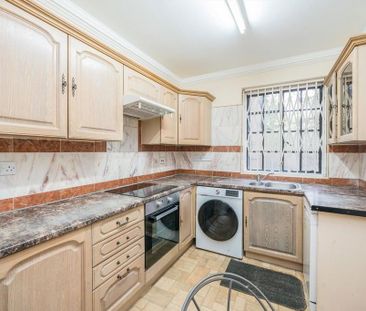 3 bedroom flat to rent - Photo 5